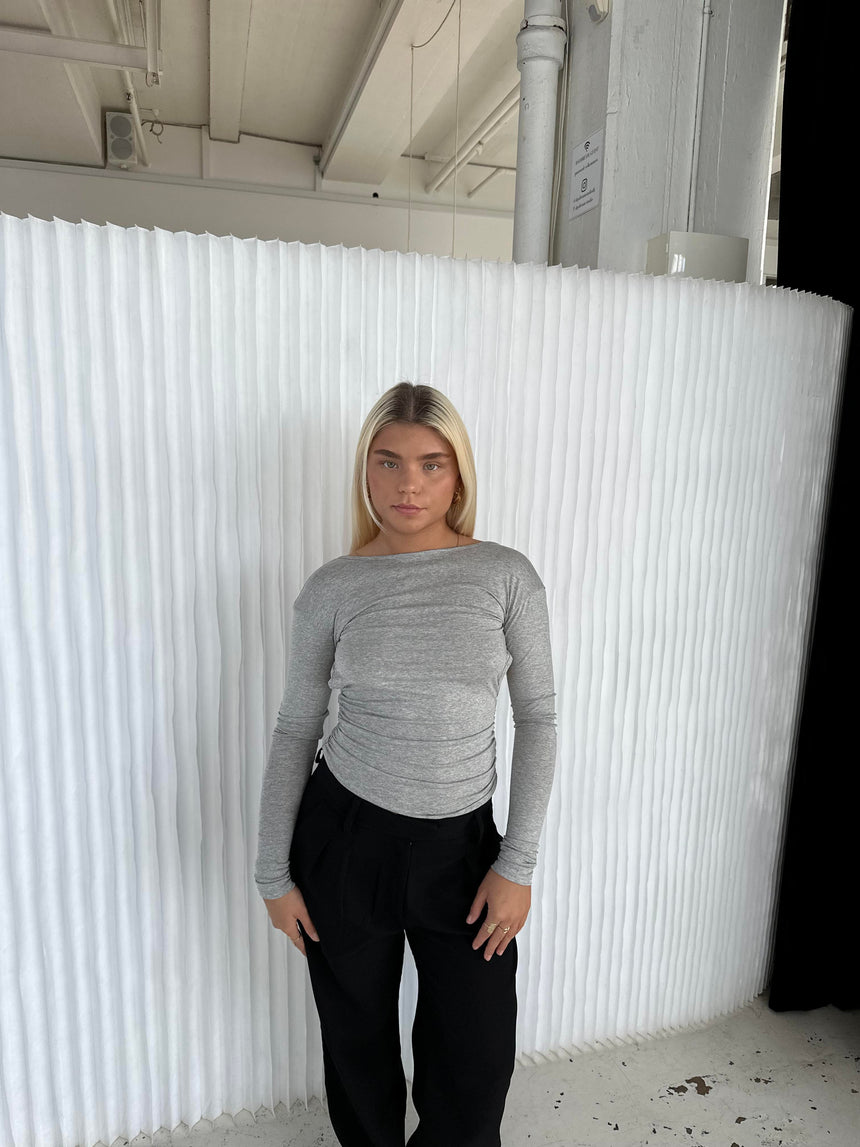 Leah blouse with open back - light grey