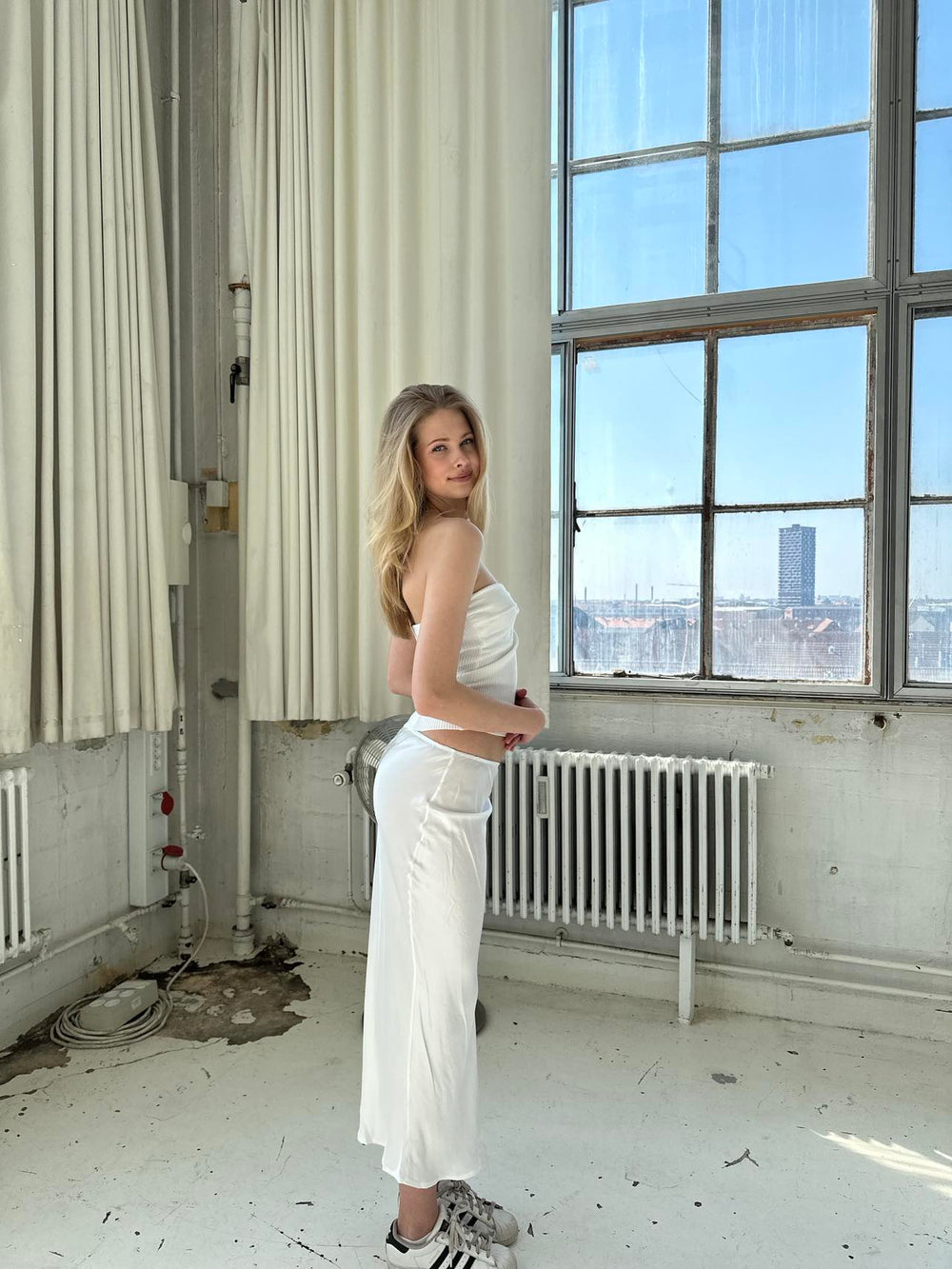 Gabrielle satin skirt - white