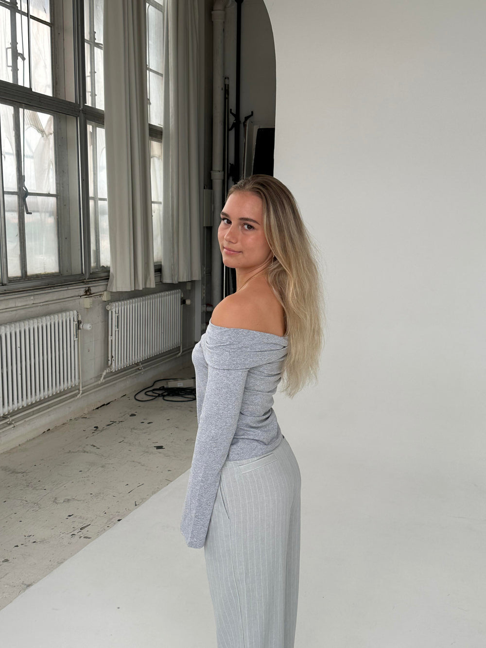 Alicia off-shoulder blouse - Grey