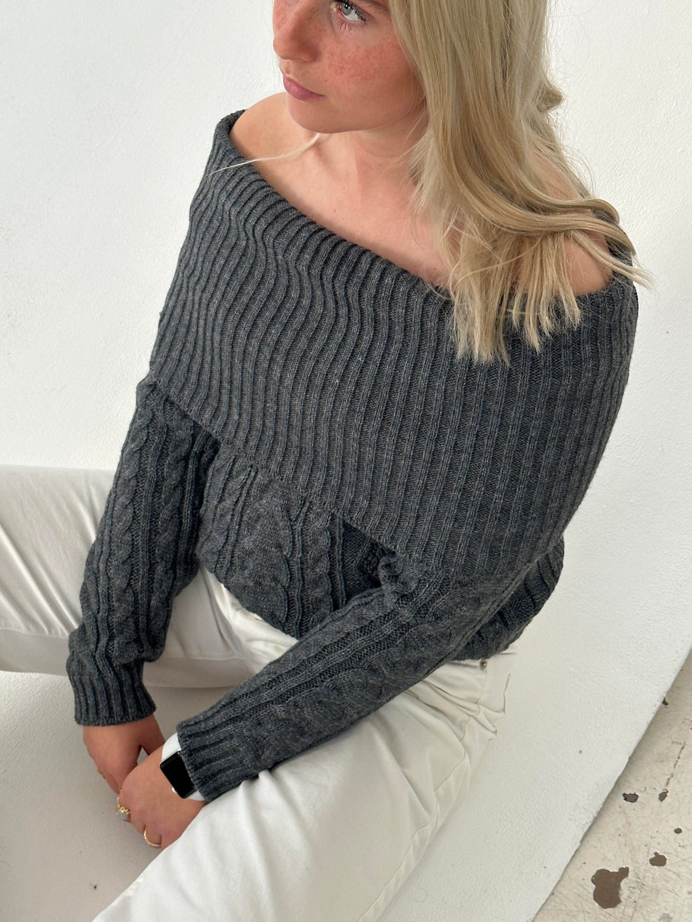 Theresa off-shoulder knit - Grey