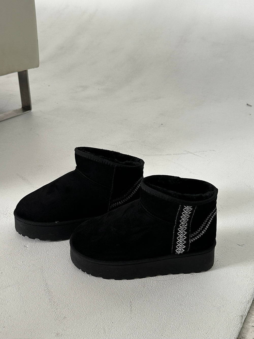Manila teddy boots with plateau sole and braided details - Black