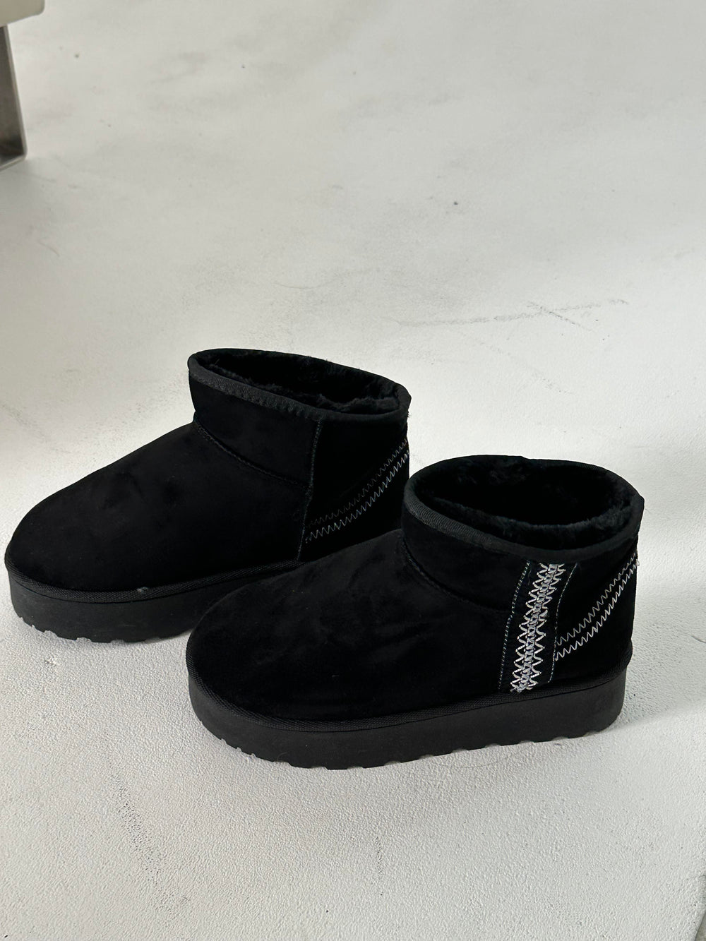 Manila teddy boots with plateau sole and braided details - Black
