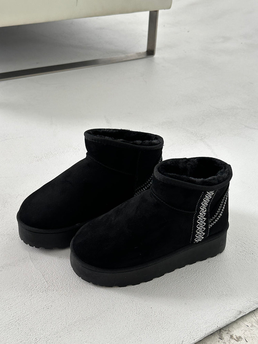 Manila teddy boots with plateau sole and braided details - Black