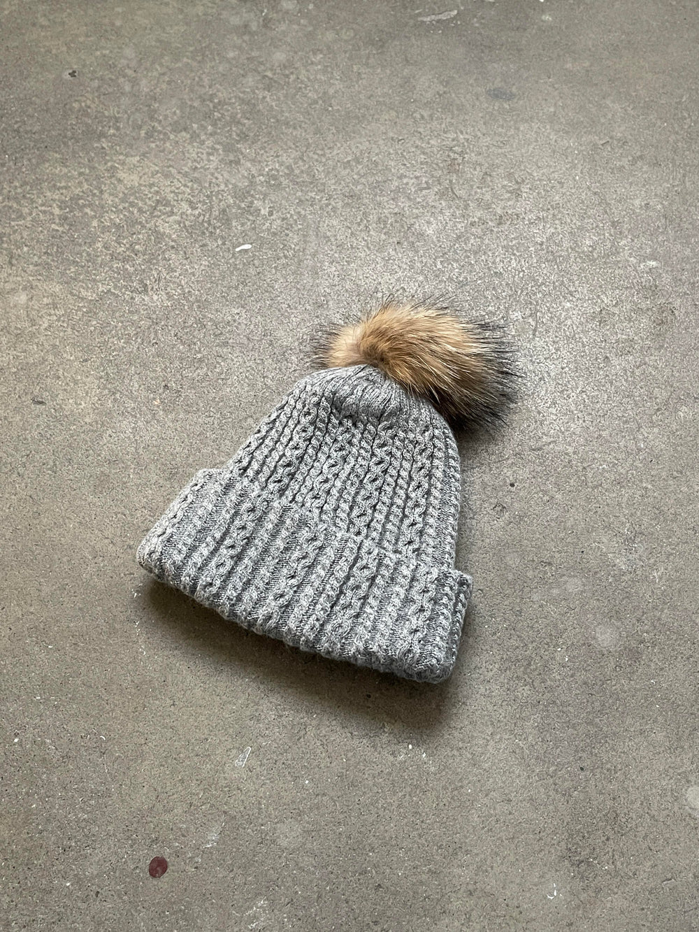 Cable knit beanie - Grey