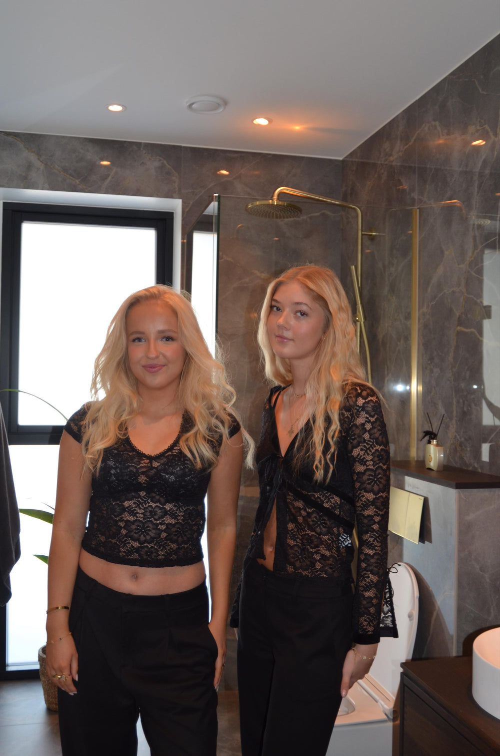 Isamara lace blouse with velour - Black