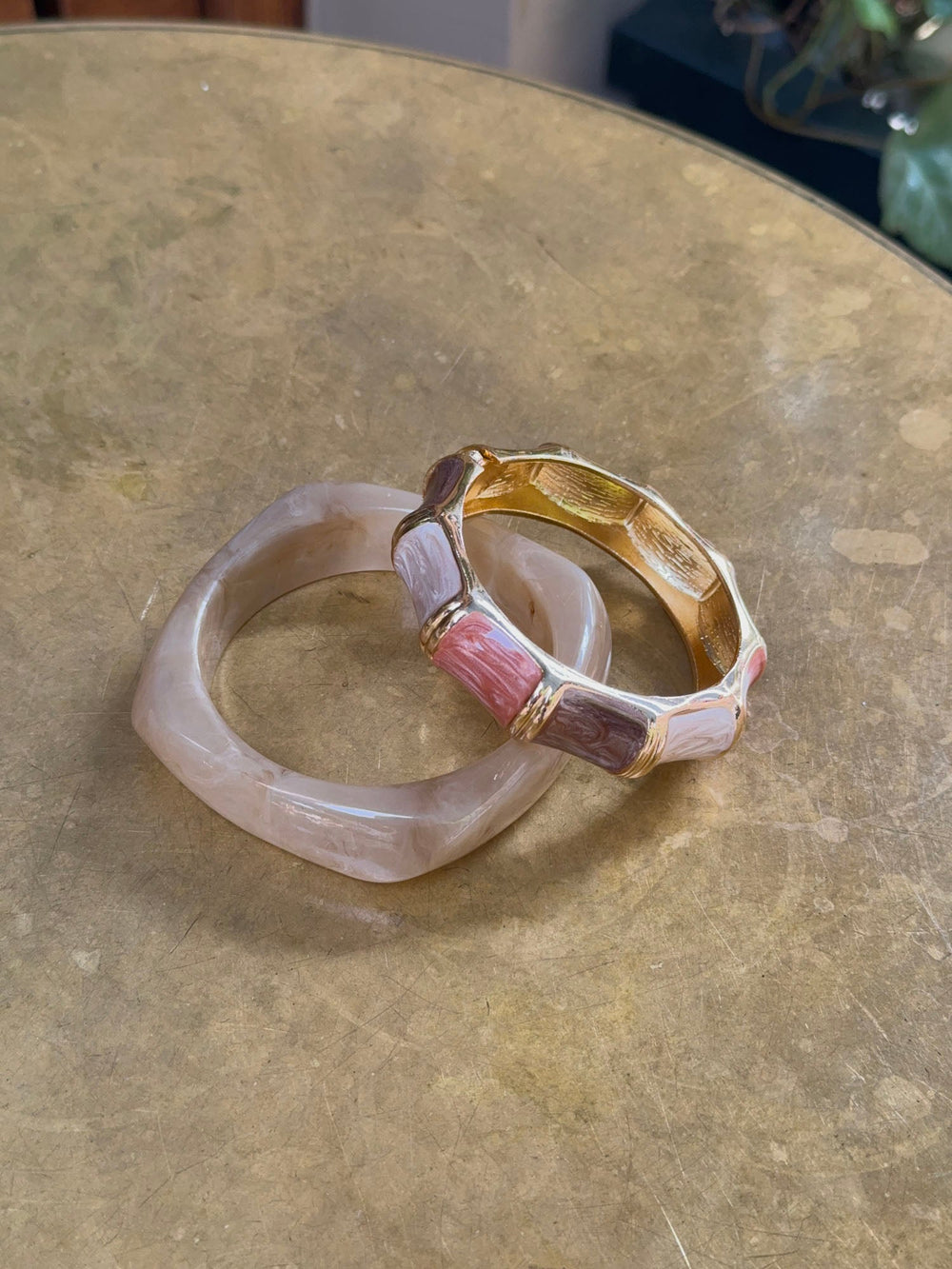 Ebony striped bangle – Coral/brown/gold/off-white