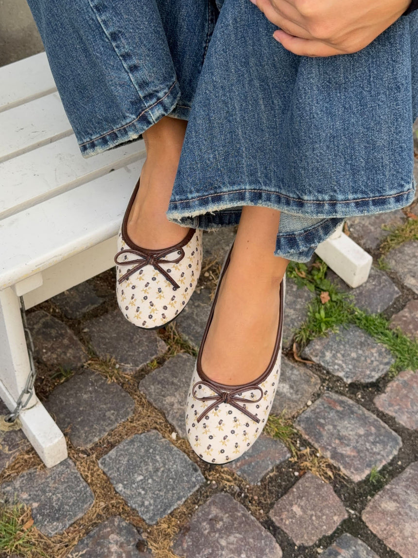 Zelia ballerina with flowers - White/brown