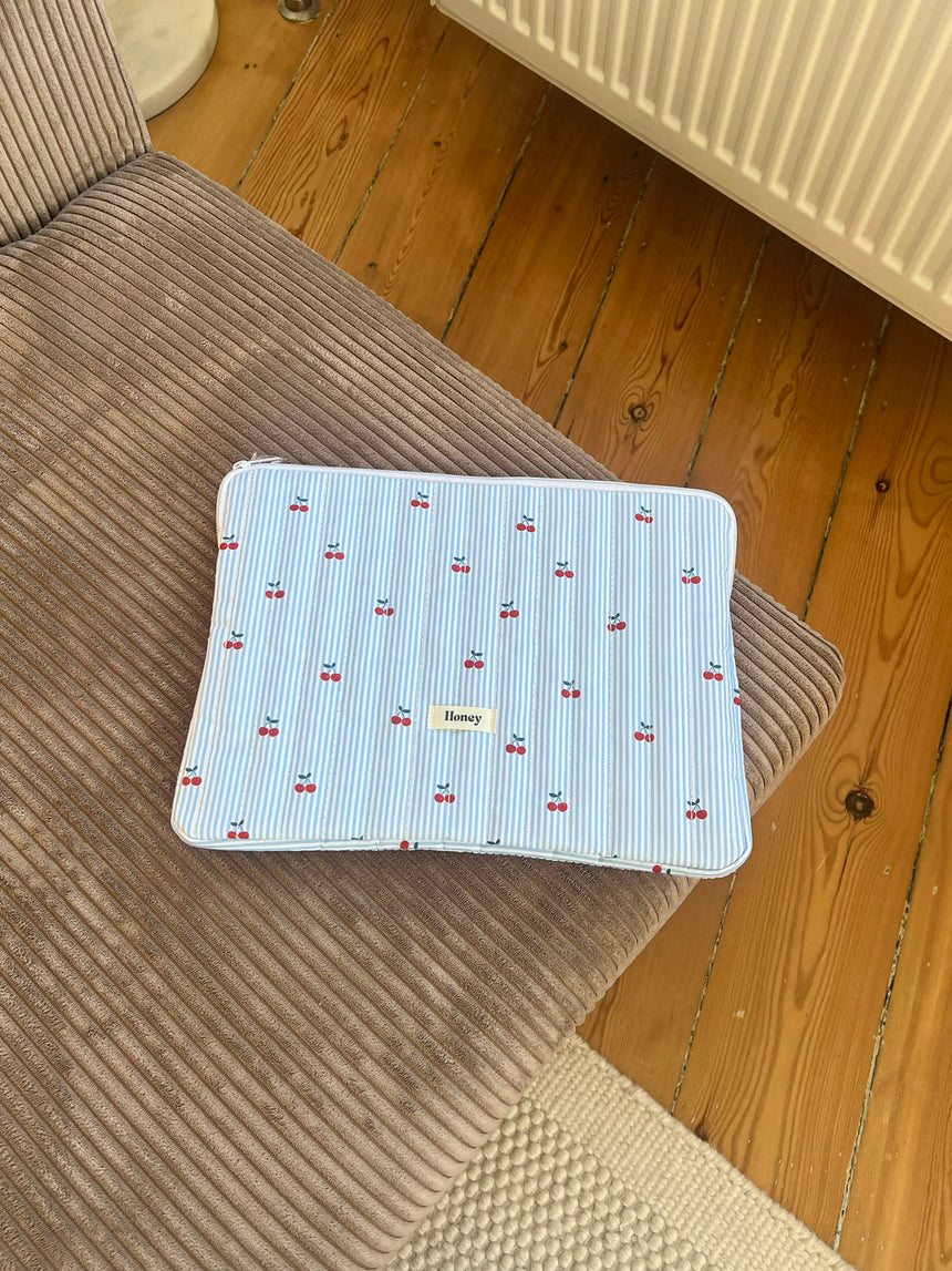 Honey computer sleeve - Blue/White stripes with cherries