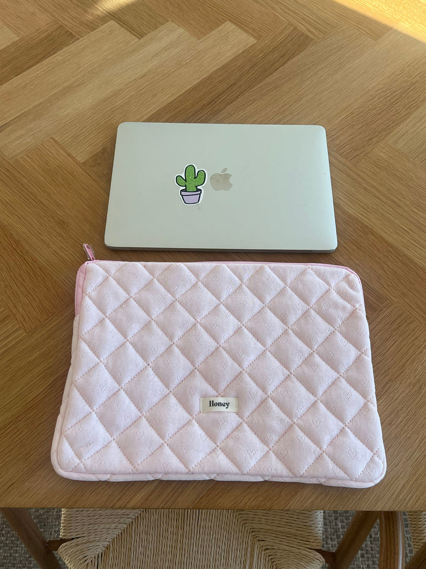 Honey computer sleeve - Pink with embroidered hearts