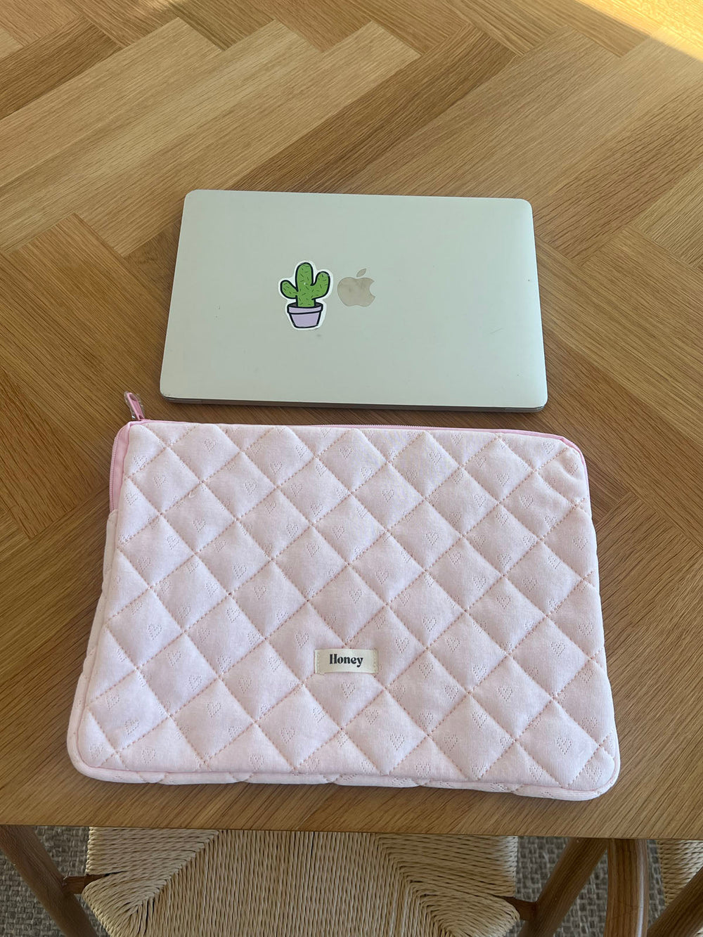 Honey computer sleeve - Pink with embroidered hearts