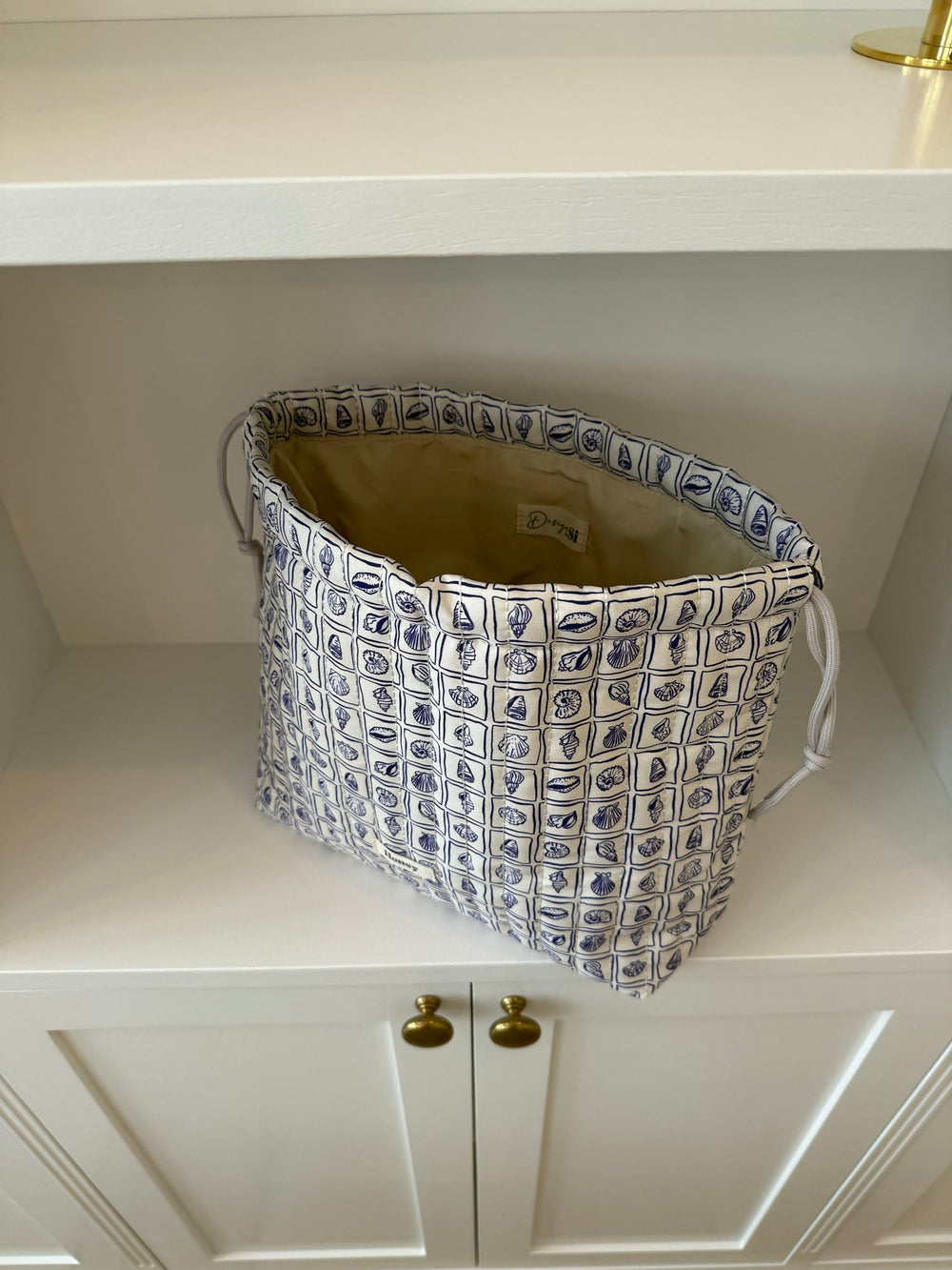 Honey large toiletry bag – White with purple seashells
