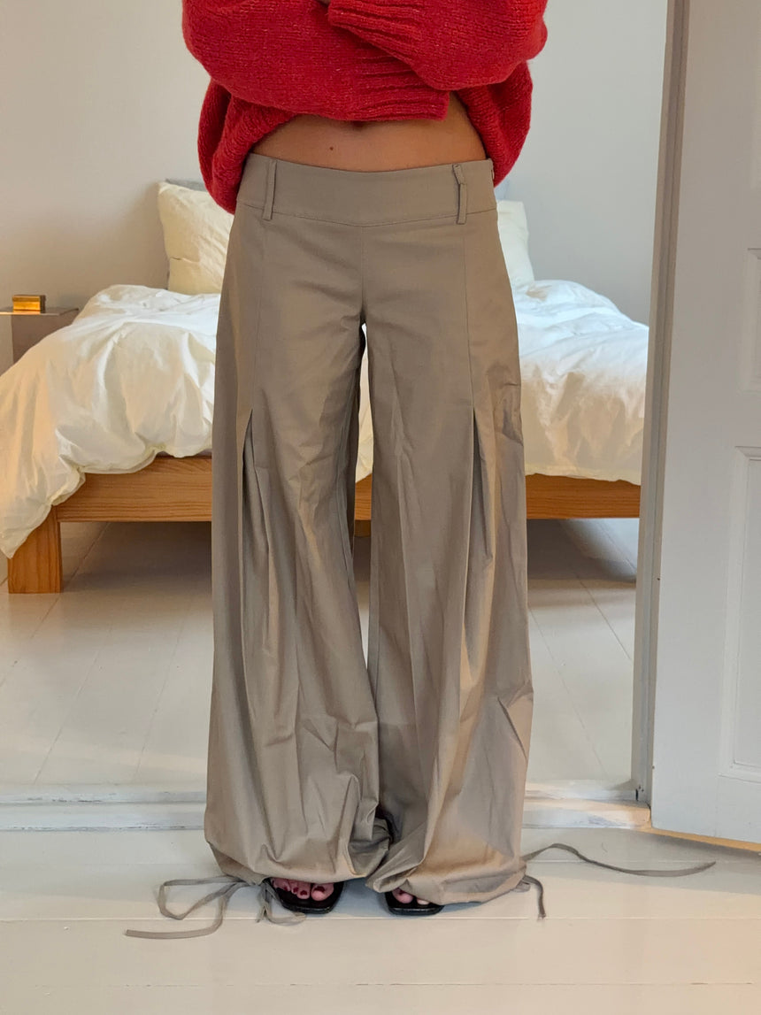 Alia Trousers - Beige
