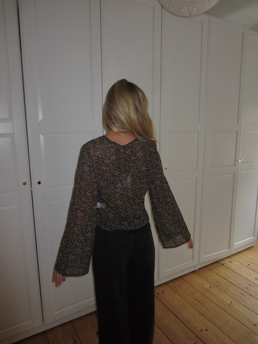 Kara blouse with tie detail – Brown