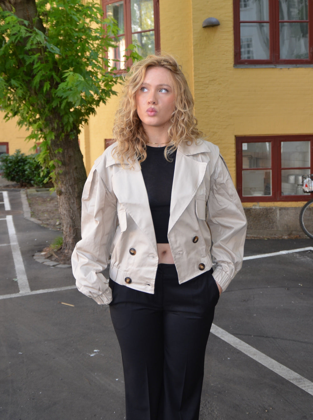 Millie cropped trench coat - Beige