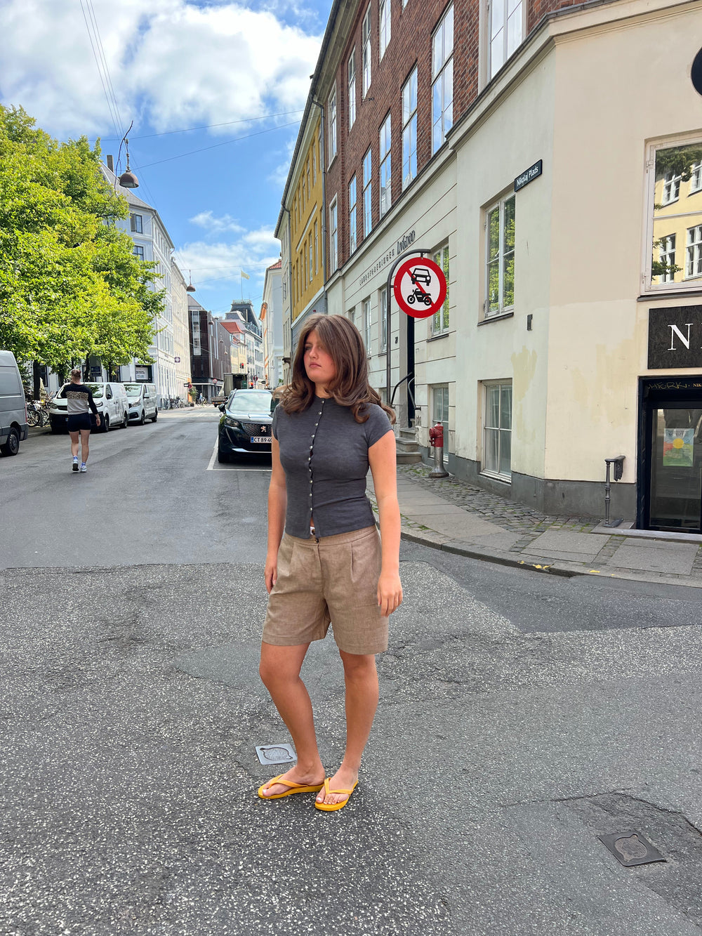Amaia bermuda shorts with white "belt" - Beige