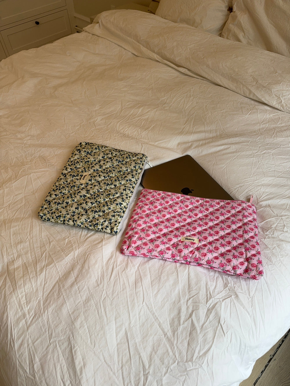 Honey computer sleeve - Pink with pink roses