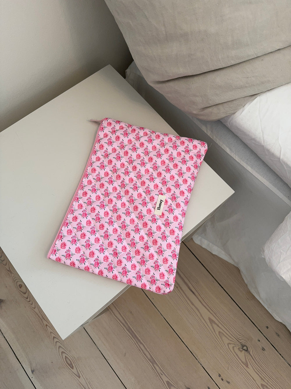 Honey computer sleeve - Pink with pink roses
