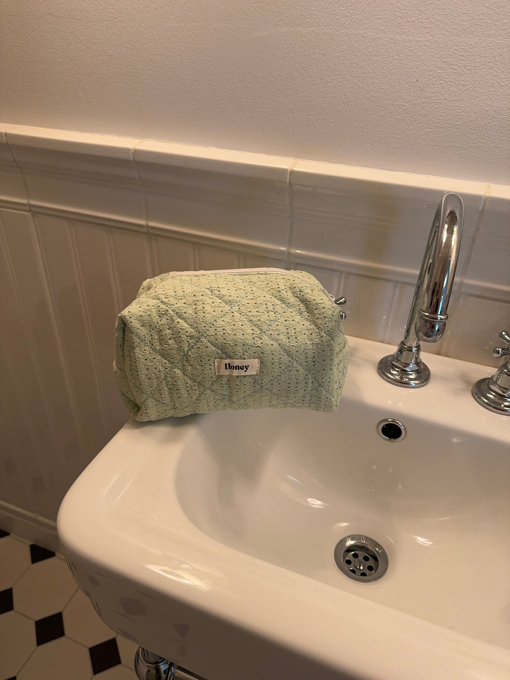 Honey large toiletry bag - Mint green in embroidery