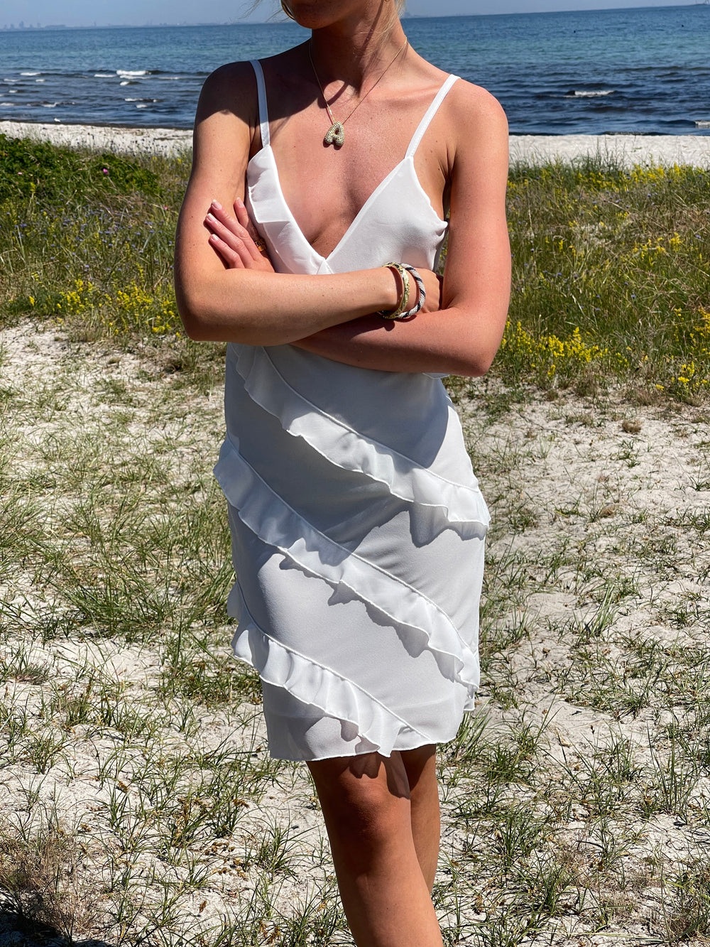 Bettie dress with ruffles - White