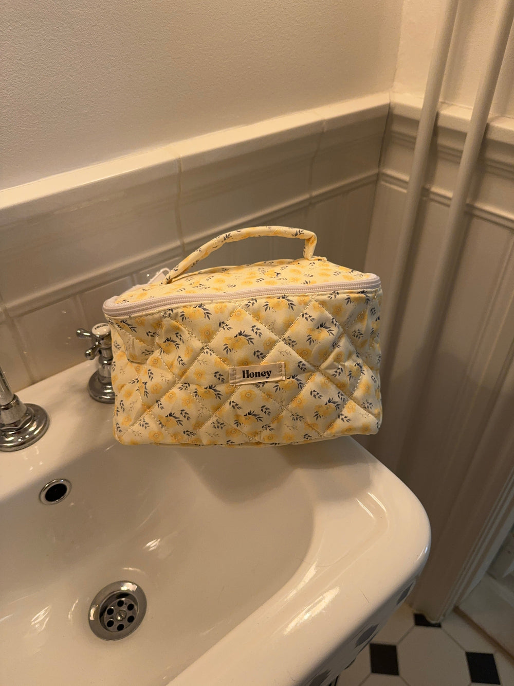 Honey large toiletry bag with hang - Light yellow with yellow flowers