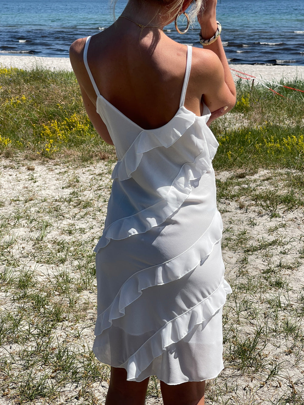 Bettie dress with ruffles - White