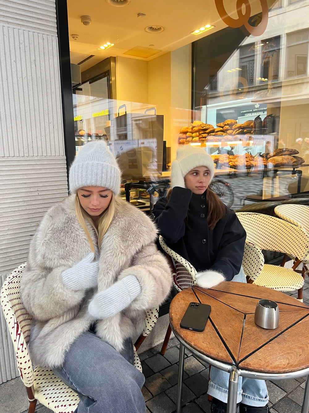 Fluffy beanie - White