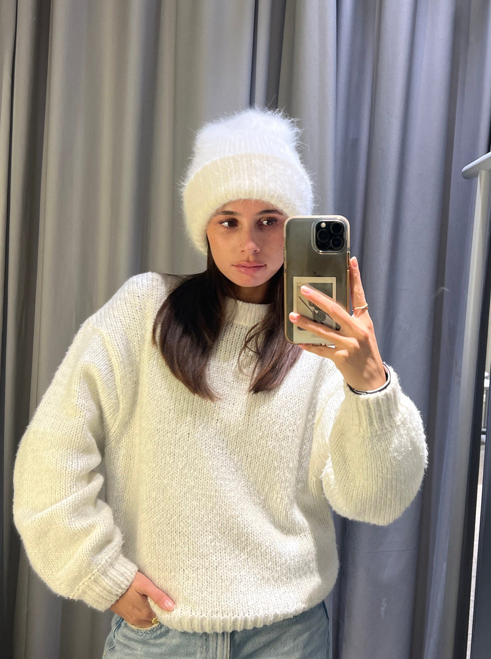 Fluffy beanie - White