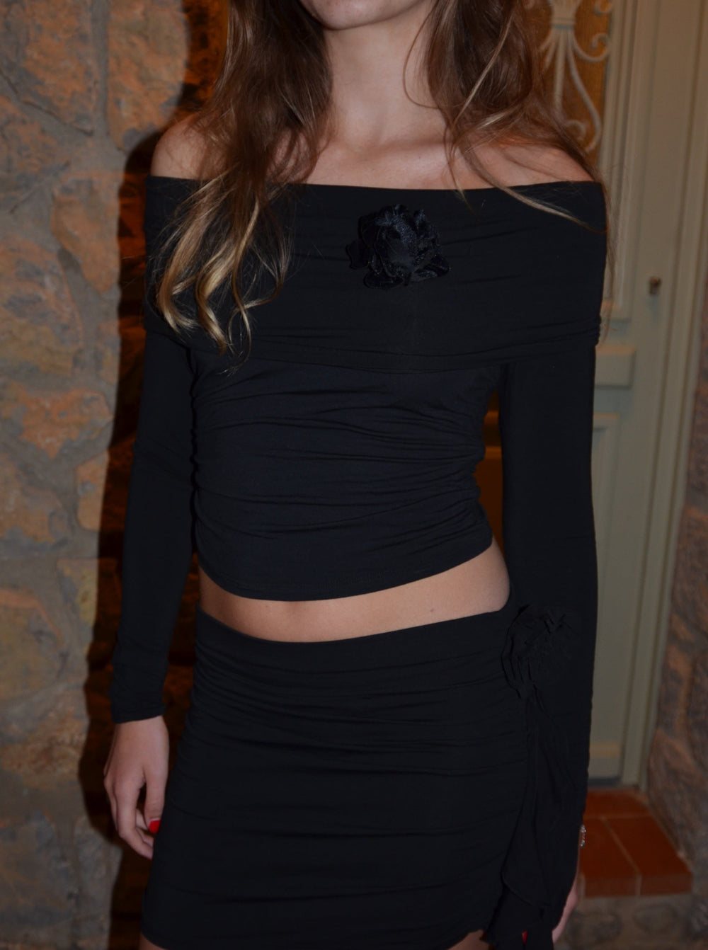 Miriam off shoulder blouse with a flower - Black
