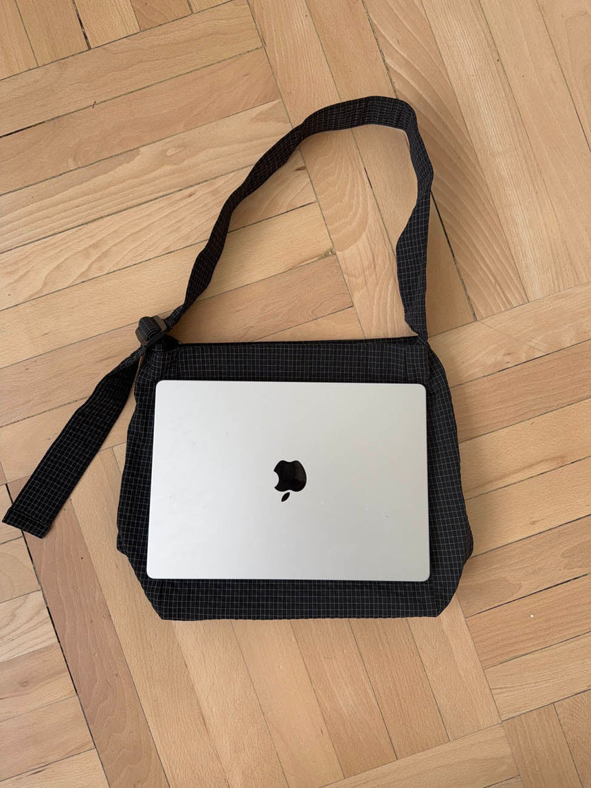 Samuel shoulder bag with checkers - Drak grey