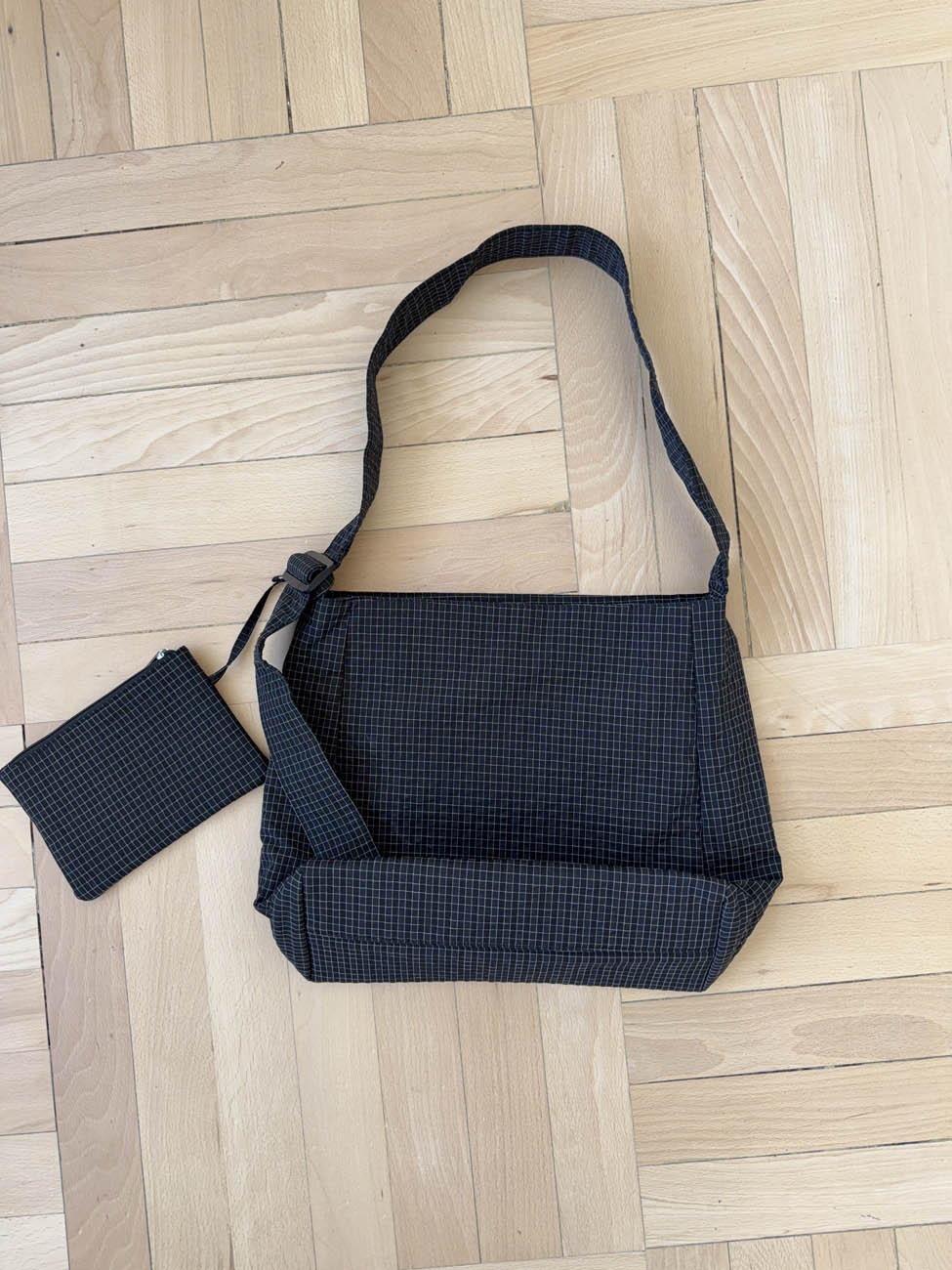 Samuel shoulder bag with checkers - Drak grey