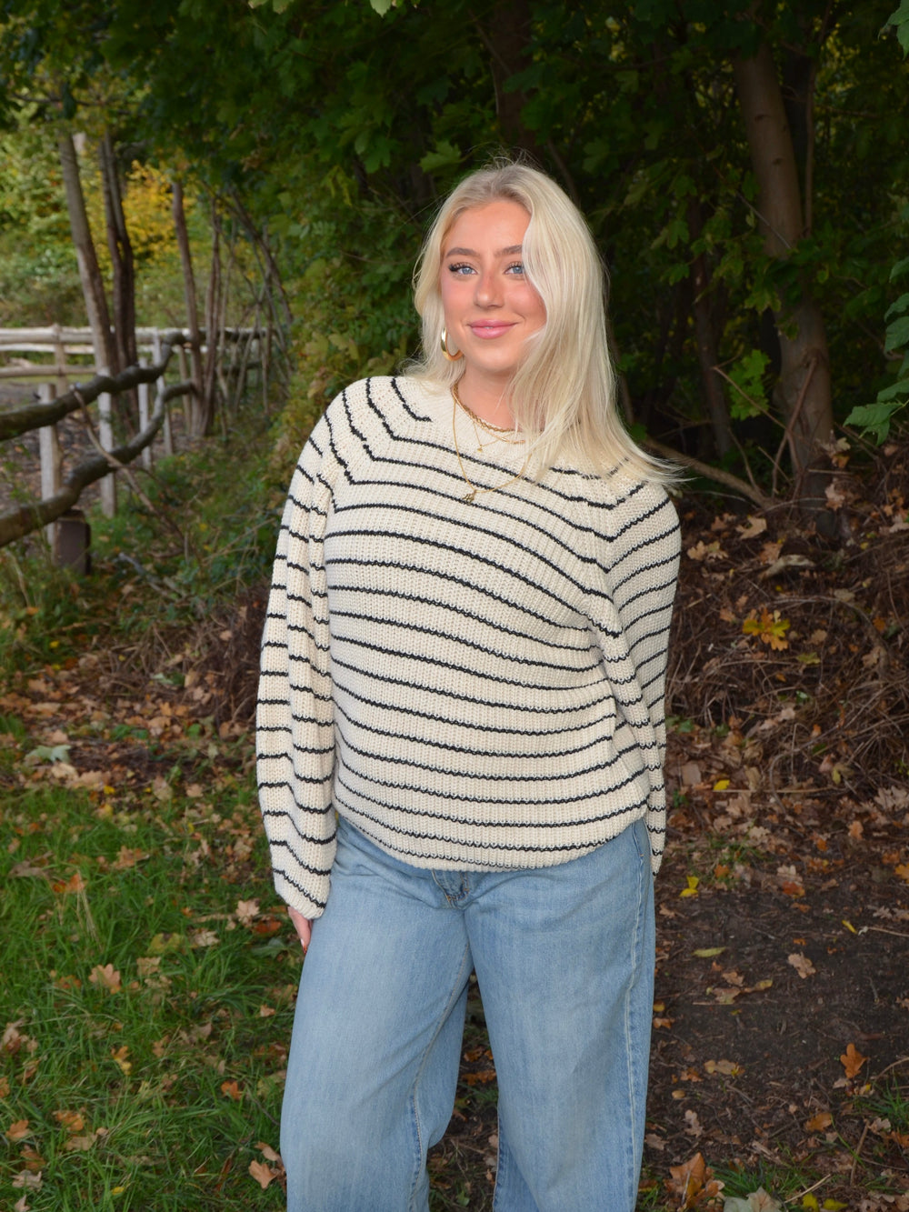 Calva knit with stripes - Beige/black