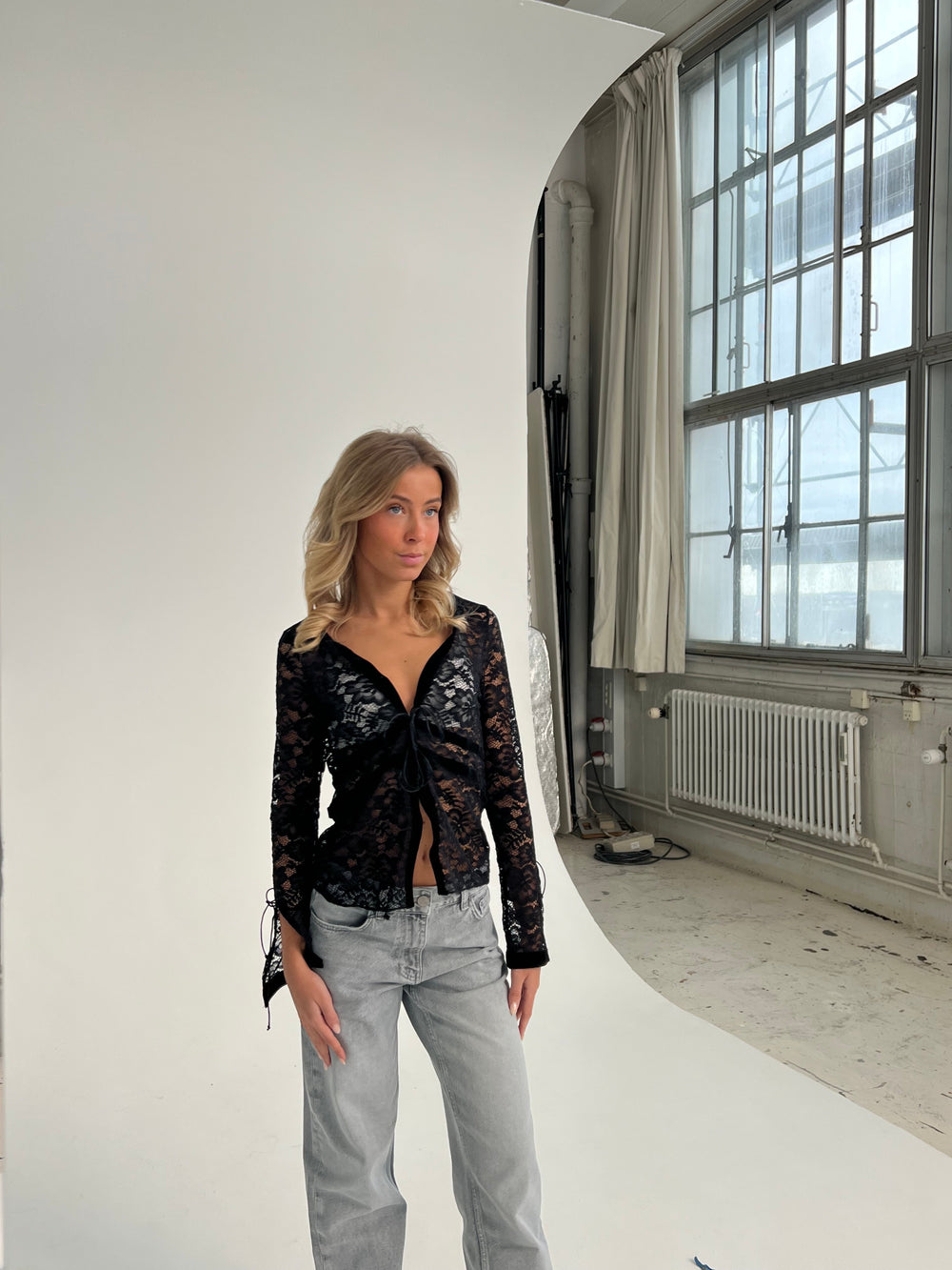 Isamara lace blouse with velour - Black