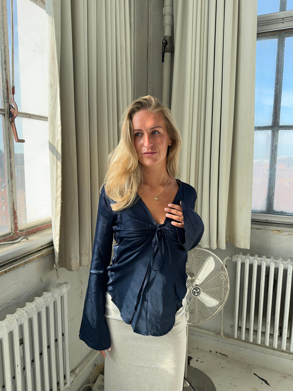 Denisi satin blouse - Navy