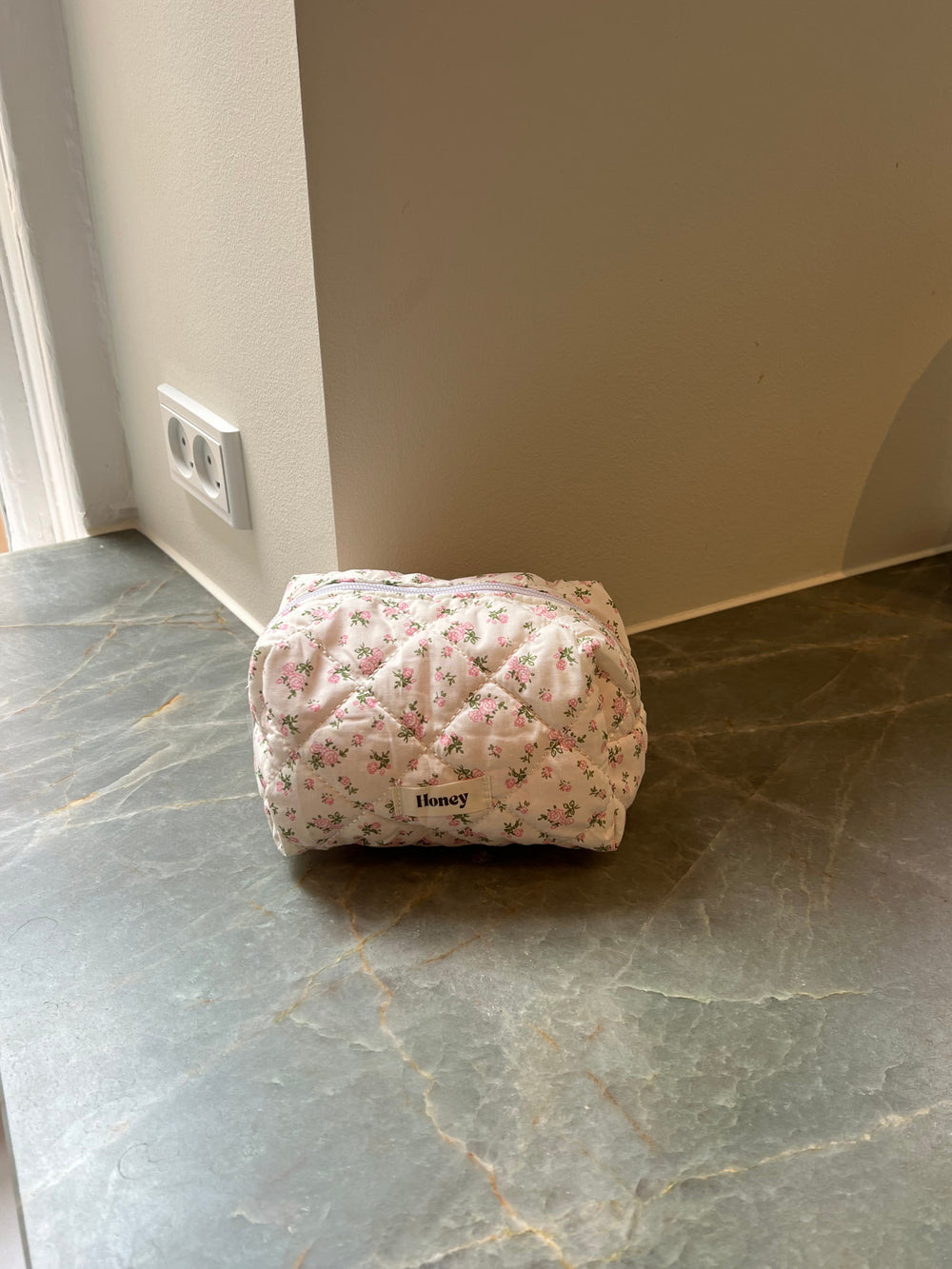 Honey small toiletry bag - White with pink flowers