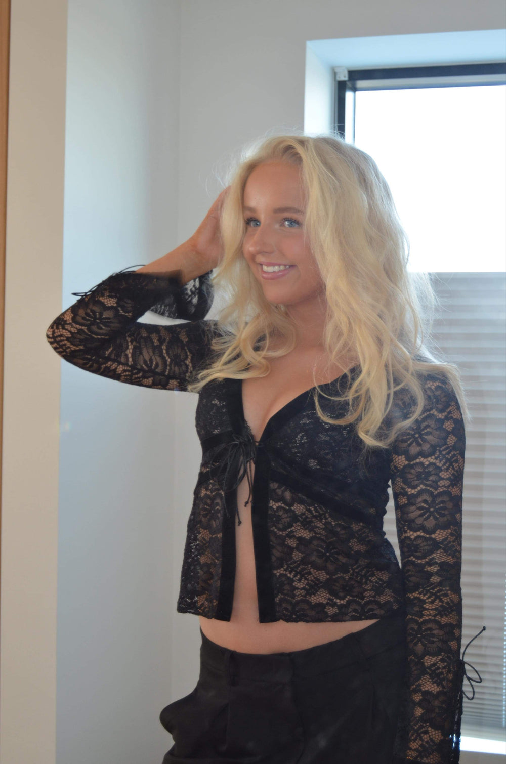Isamara lace blouse with velour - Black