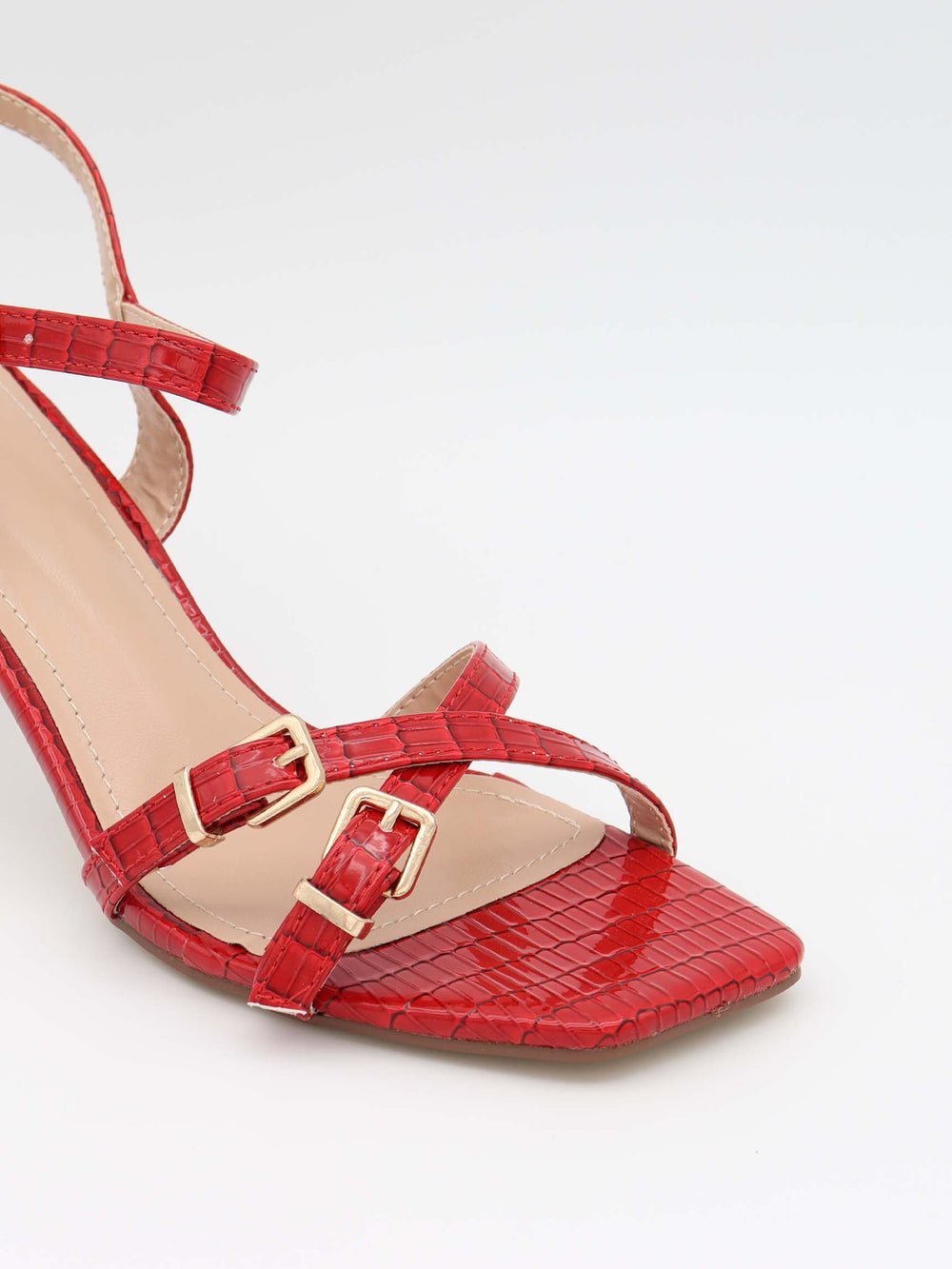 Katianna heels with buckle details – Red