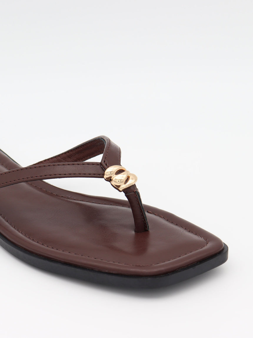 Sofija sandals with gold detail – Brown/gold