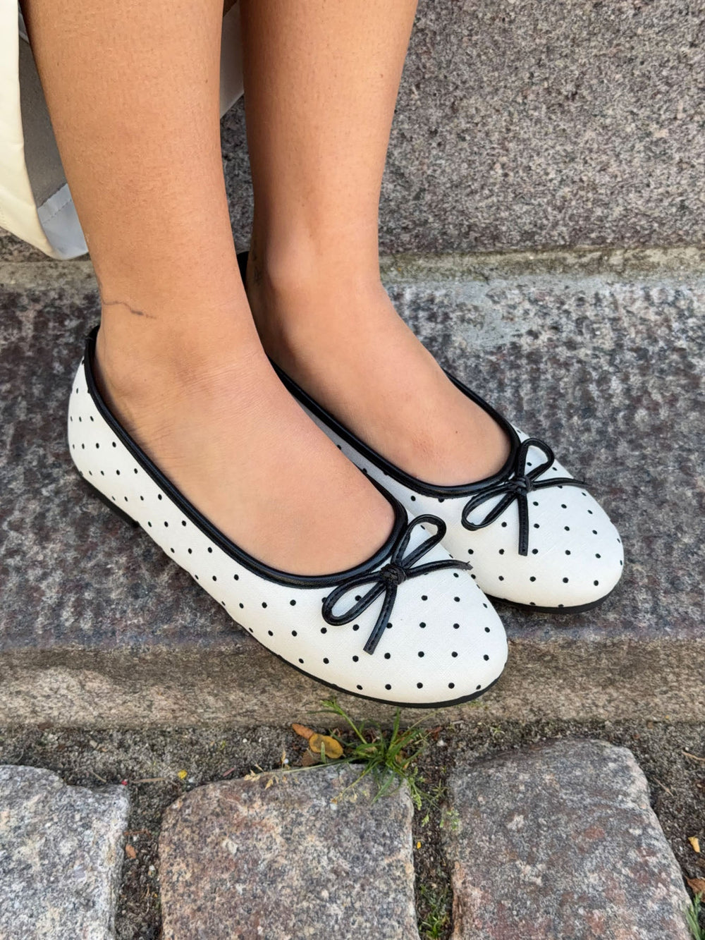 Zelia ballerina with polka dots - White/black