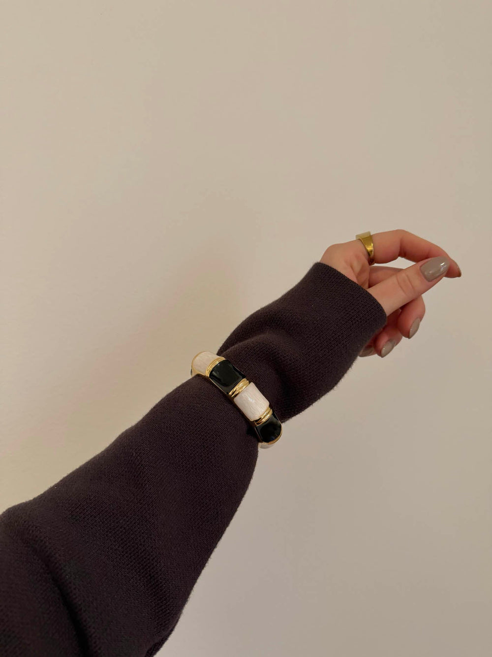 Ebony bracelet with stripes - Black/white