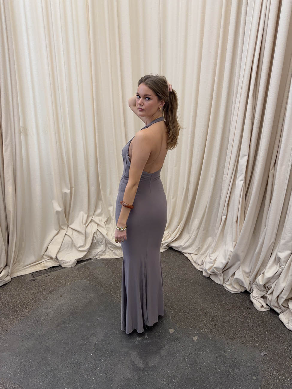 Pauline dress with open back - Taupe