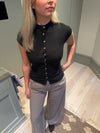 Leonie t-shirt with buttons - Black