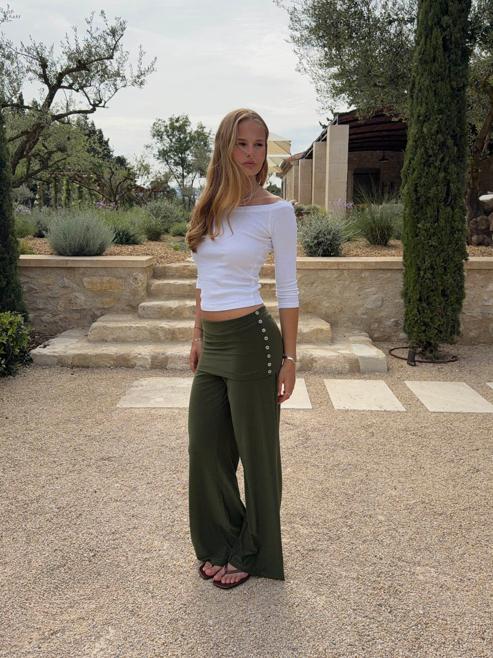 Tula trousers with fold detail and buttons – Khaki