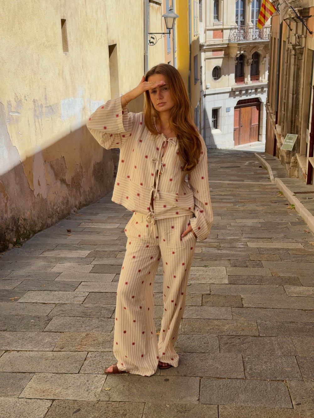 Mireille trousers with sun pattern – Beige/red