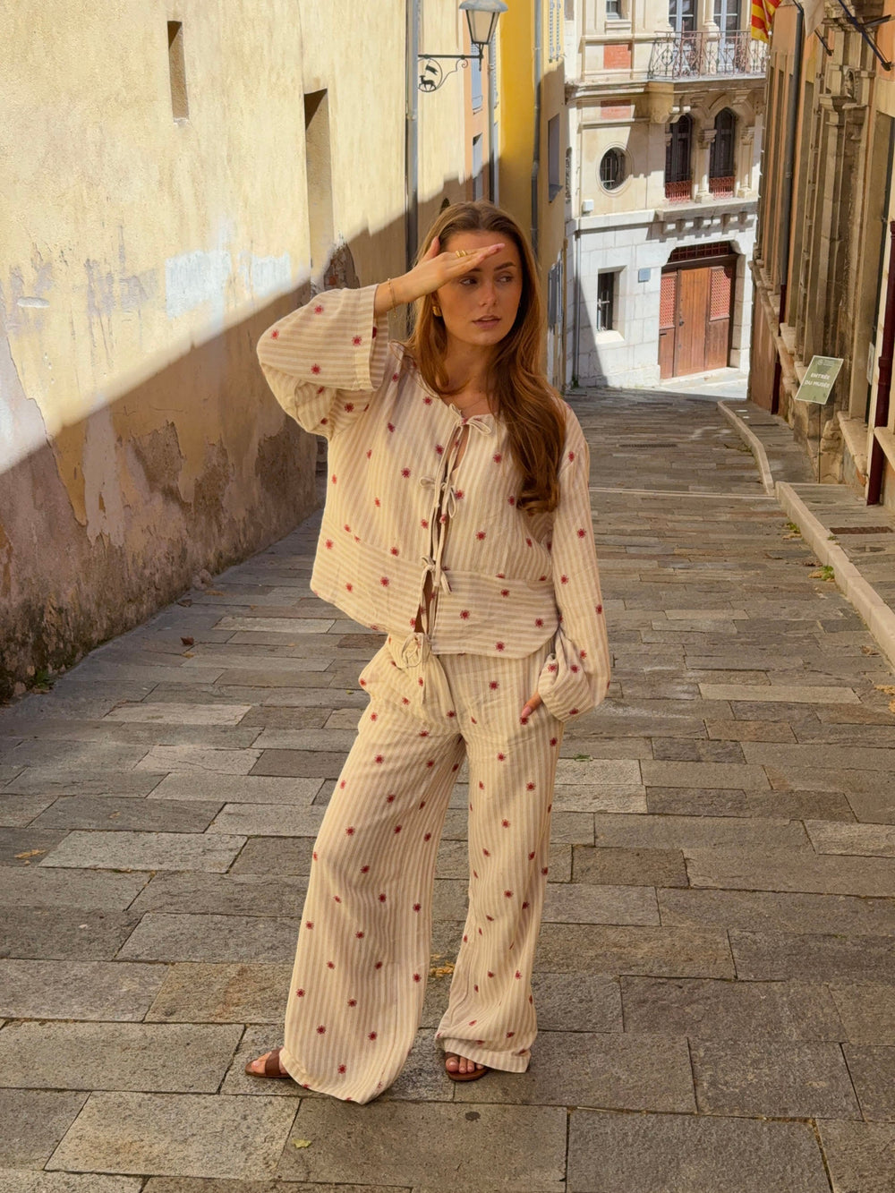 Mireille trousers with sun pattern – Beige/red