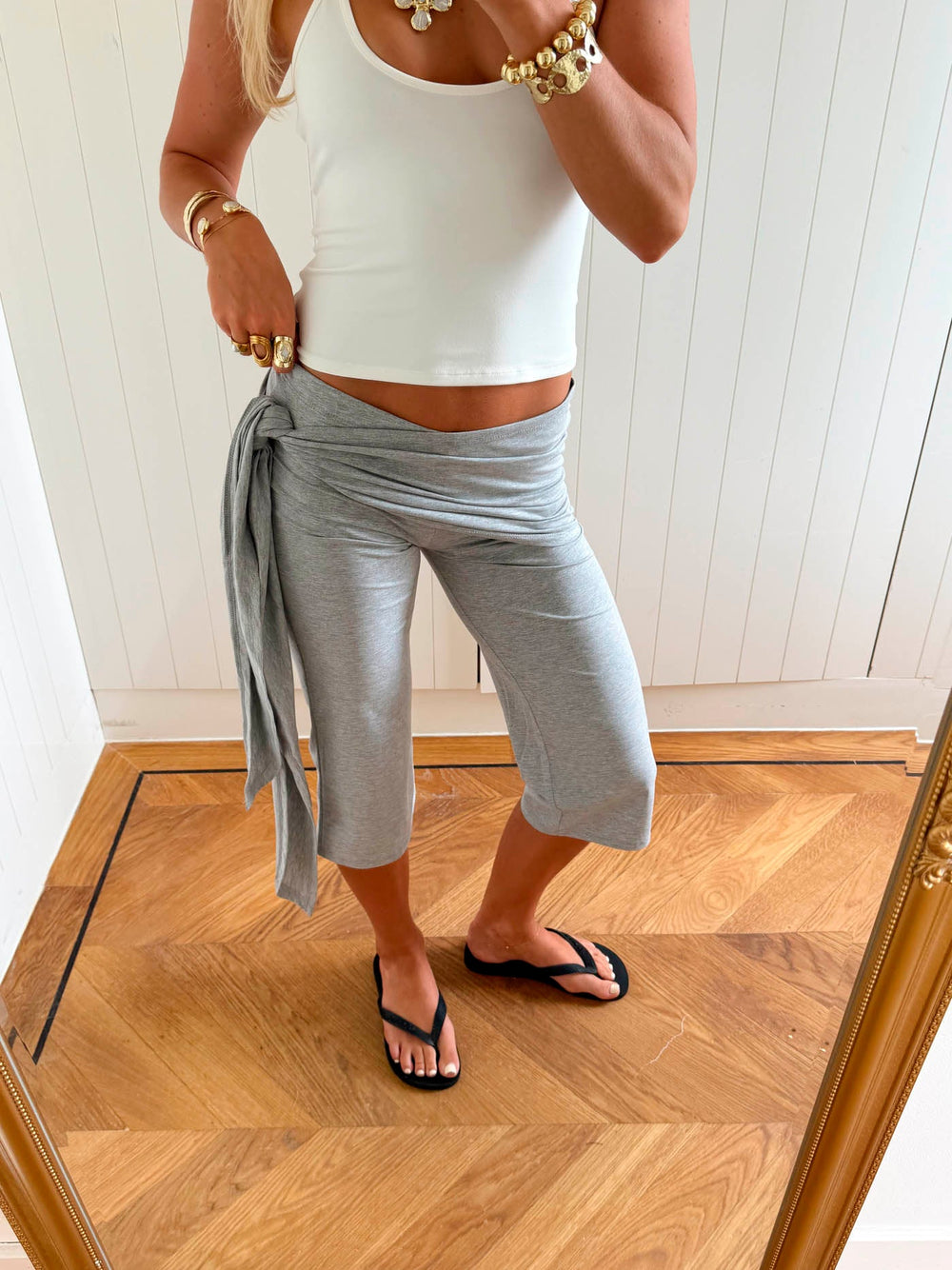 Scandivv capris with tie detail - Grey