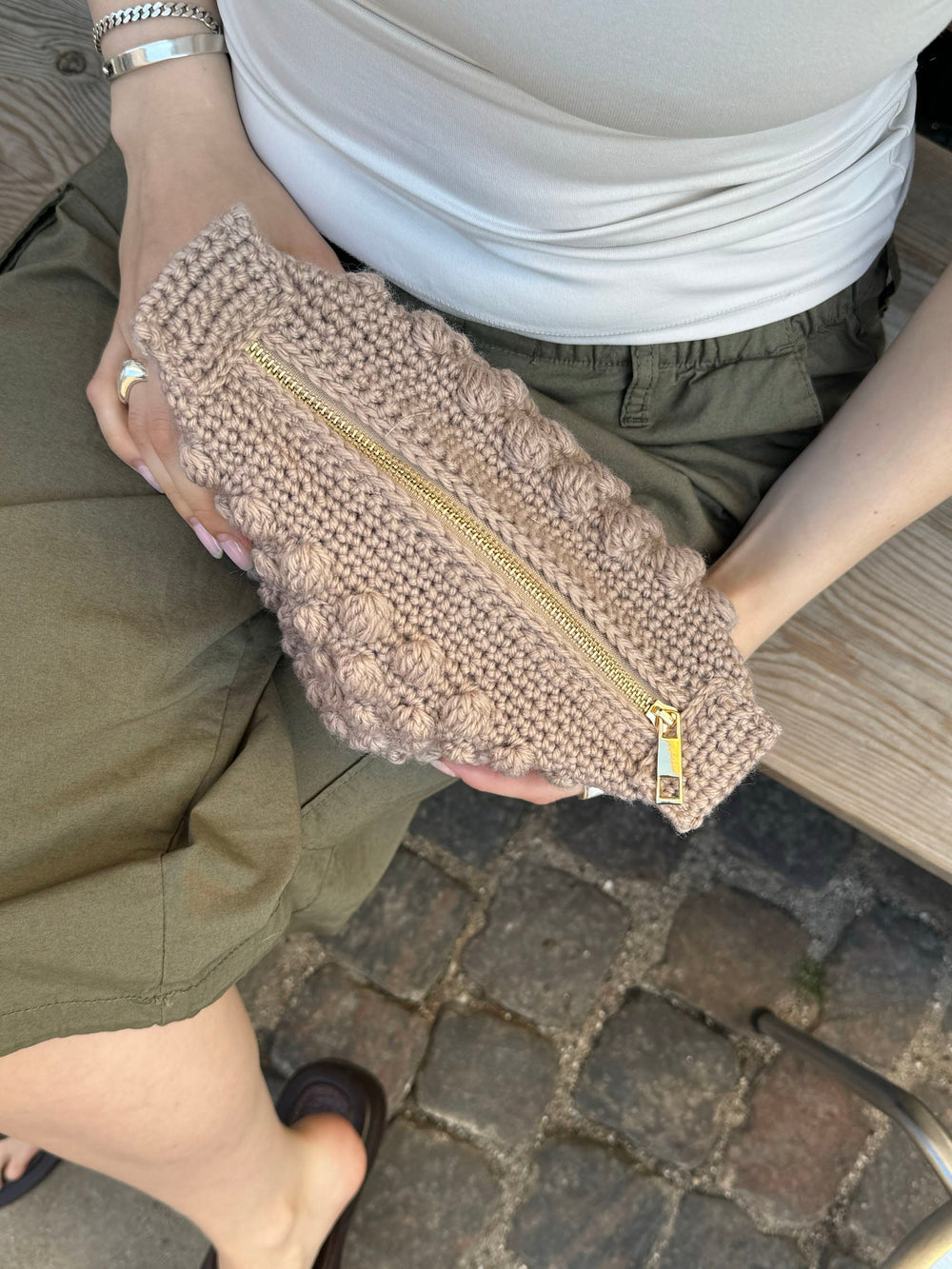 Crocheted clutch – Light beige