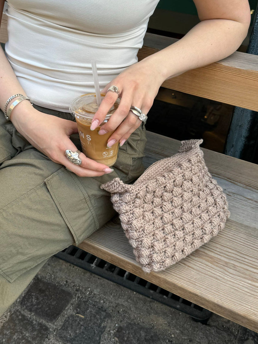 Crocheted clutch – Light beige