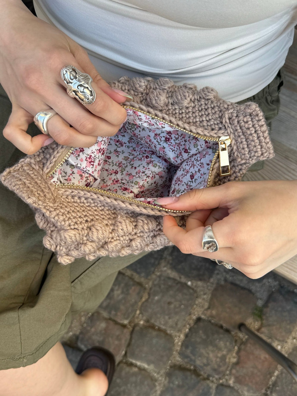 Crocheted clutch – Light beige