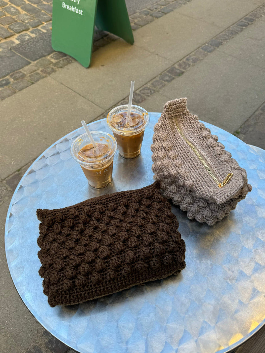 Crocheted clutch – Light beige