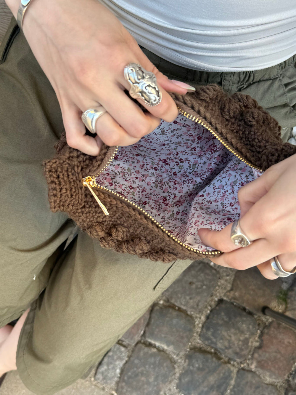 Crocheted clutch – Brown